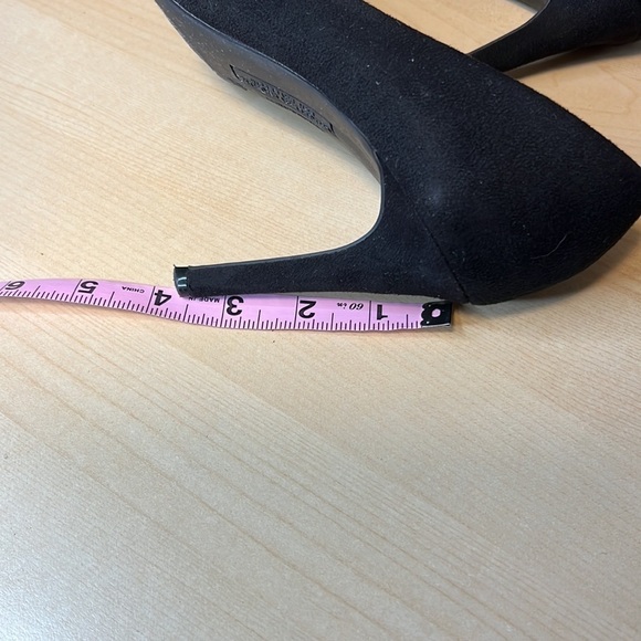 CHRISTIAN SIRIANO black faux suede heels size 7.5 - Picture 9 of 9